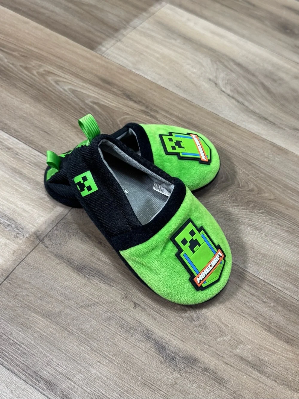 Minecraft Kids Green Creeper Slip-On Slippers - 11/12